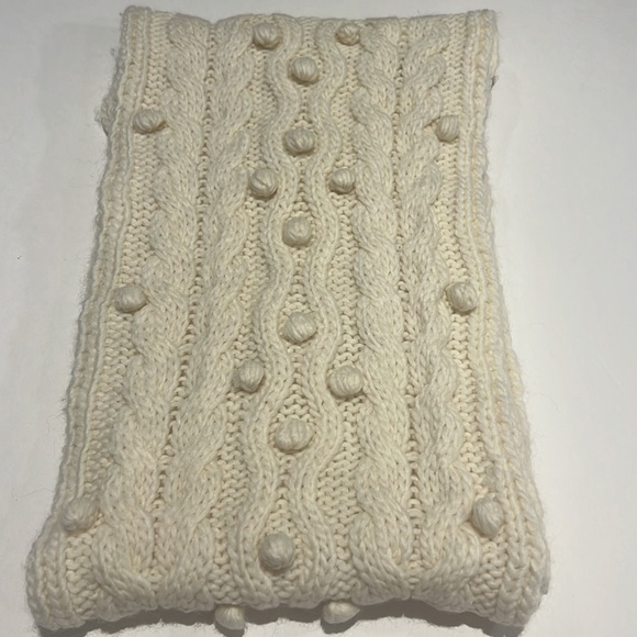 Abercrombie & Fitch cream knit infinity scarf - Picture 7 of 10